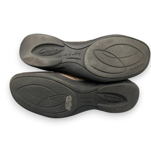 Clarks in Motion Womens Shoes Size 10 M Pewter Leather 67784 Slip On Walking - Picture 9 of 10